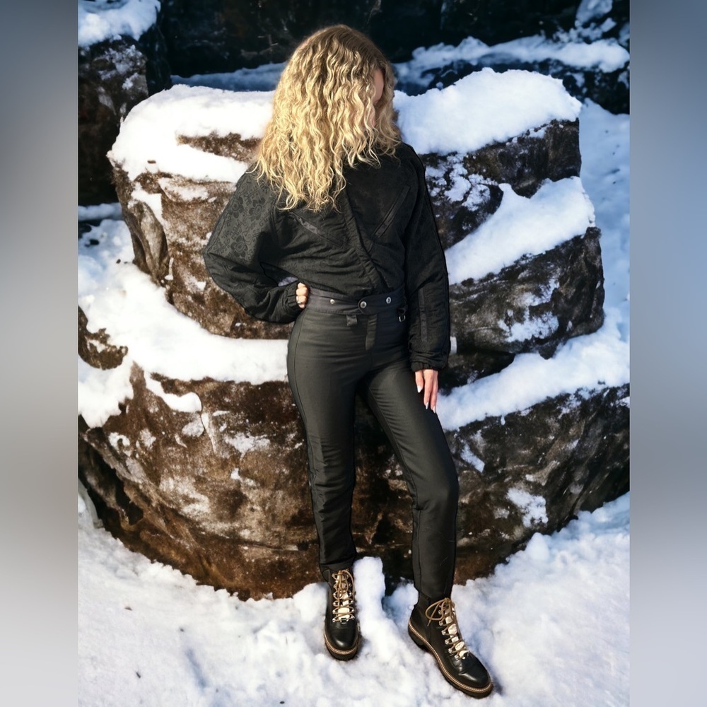 Vintage NILS‎ Sexy Snow Bunny Style Black  One Piece Snowsuit Size 4
